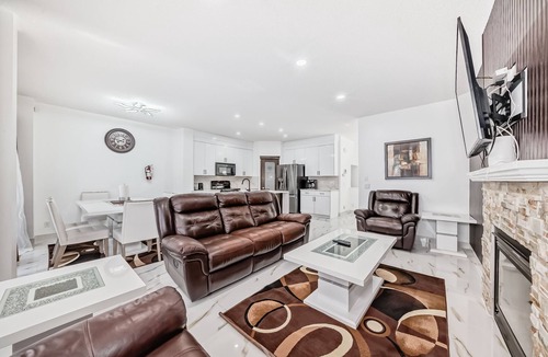Bridlewood House | Luxury 4 Bedroom detached, vacation home in SW Calgary. King-size bed.
