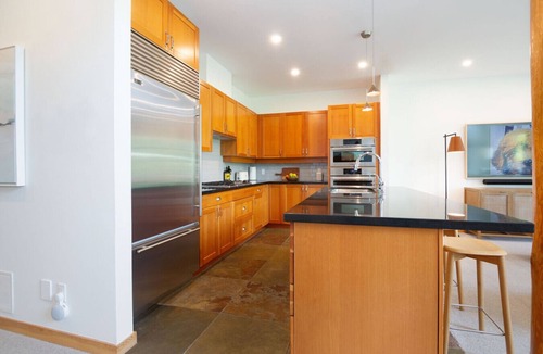 Whistler Villa | Luxury 4BR/4BA Chalet on Golf Course, w/Garage +AC