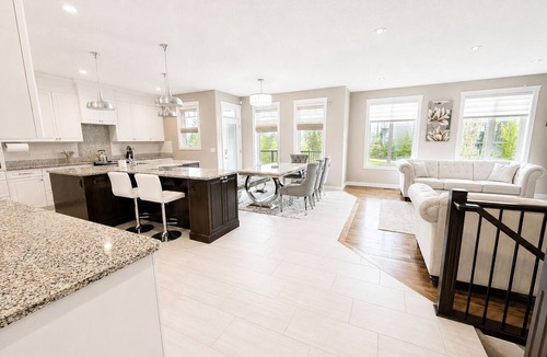 St. Albert House | Luxury 4BR Retreat | 3.5 Baths | A/C | Fireplace & Patio