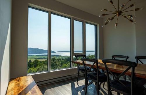Baie-St-Paul Apartment | Luxury Coffee Bean Condo - Pool & Stunning View