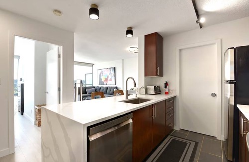 Crosstown Apartment | Luxury Condo Downtown Vancouver with free parking