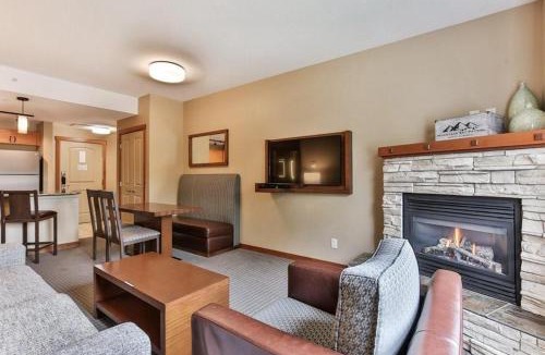Canmore Apartment | Luxury Falcon Crest Lodge 1 Bedroom 1 Pullout Kitchen Hot Tub