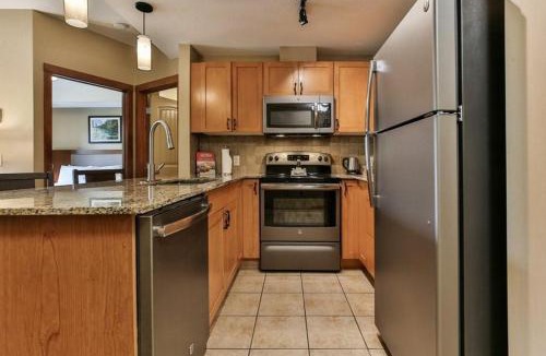 Canmore Apartment | Luxury Falcon Crest Lodge 1 Bedroom 1 Pullout Kitchen Hot Tub