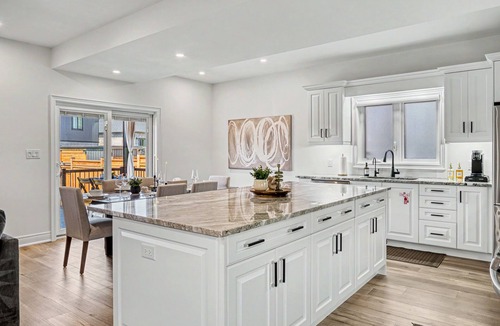 Thorold House | Luxury Family Home w/Chef's Kitchen Near Falls