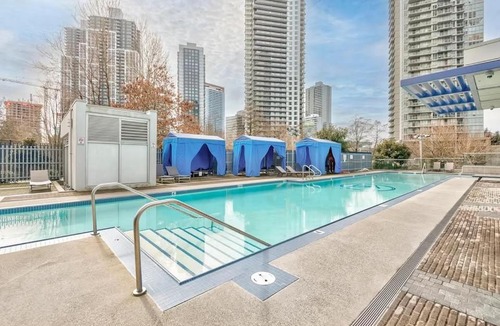 Surrey Apartment | Luxury high rise condo