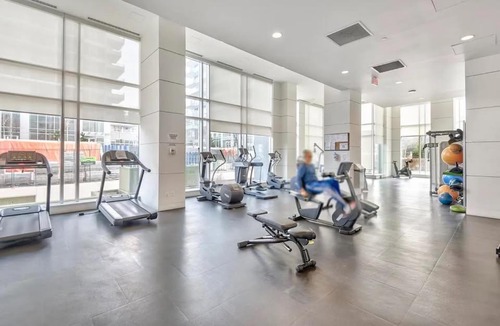 Surrey Apartment | Luxury high rise condo