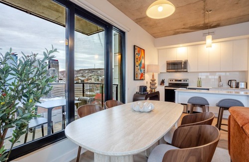 Quartier des Spectacles Apartment | Luxury High-Rise Stay | Free Parking