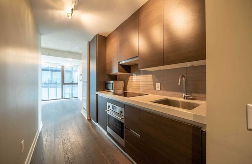 Wellington Place Condo | Luxury Hotel-Inspired Condo
