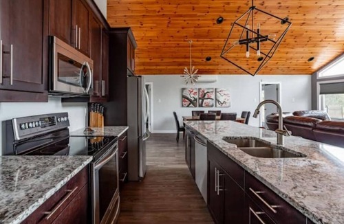 Traverse Bay Cottage | Luxury Lakehouse