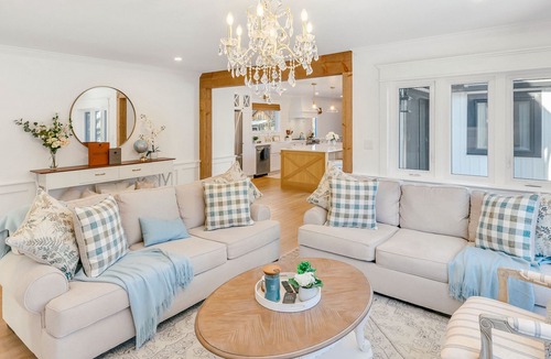 Irondale Cottage | Luxury Lakefront Cottage | 80 Acres of Private Trails | Hot Tub & Sauna
