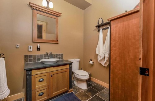 East Kootenay Ski Chalet | Luxury Log Chalet Ski In & Out Pool and Private HotTub
