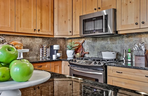 Canmore Condo | Luxury Mountain Penthouse at Spring Creek|Hot Tub|Prime Location|Amazing Views