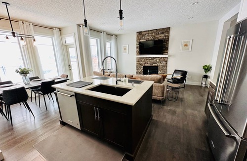 West Edmonton House | Luxury Retreat backing to a Park with Spray Park