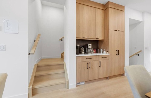 Renfrew House | Luxury Retreat | Rooftop | Movie Room | Sleeps 12