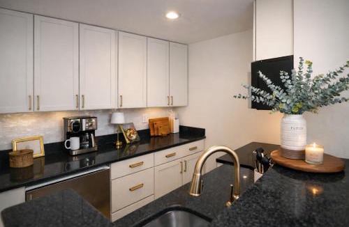 Eastport House | Luxury Rooftop Pool & Dock Steps to Downtown