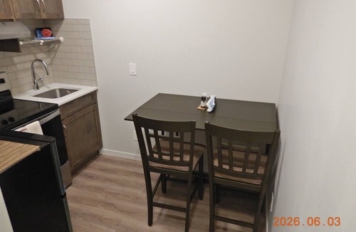Southeast Calgary House | Luxury Single Suite with a closet, ensuite bathroom&laundry&dining space&kitchen