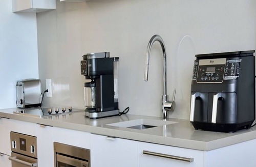 Surrey Condo | Luxury Sky view Condo w/Balcony , Central Surrey