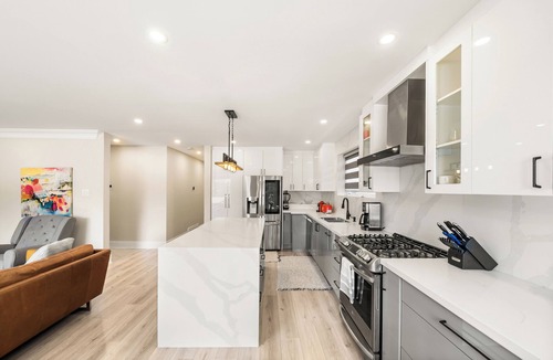Newtonbrook House | Luxury Spa Escape with Pool & Jacuzzi [near Bathurst & Sheppard, Rogers Stadium]