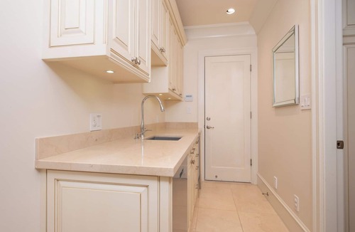 West Vancouver Villa | Luxury Spa Villa Pool, Sauna, Steam & Hot Tub