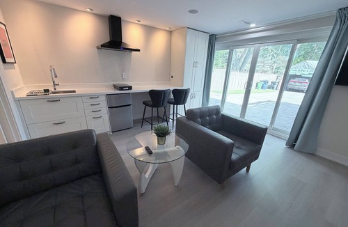 North York House | Luxury Studio with Free Parking