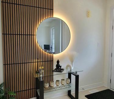 Niagara Falls House | Luxury Suite - Master Bedroom