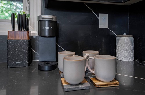 Willowdale House | Luxury Toronto Stay with BBQ, Gazebo, Games & Parking