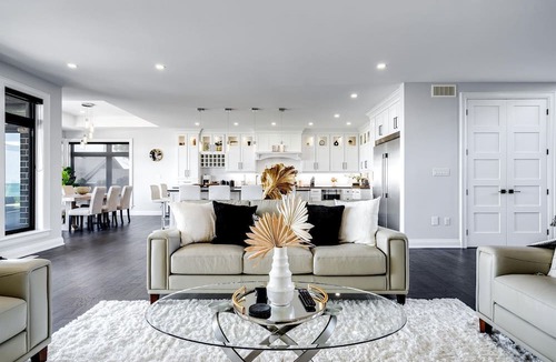 Leamington House | Luxury Vacation Rental with Breathtaking Lake Erie Views in Leamington, Ontario