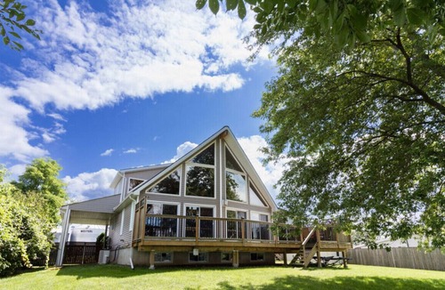 Adolphustown House | Luxury Waterfront Cottage!