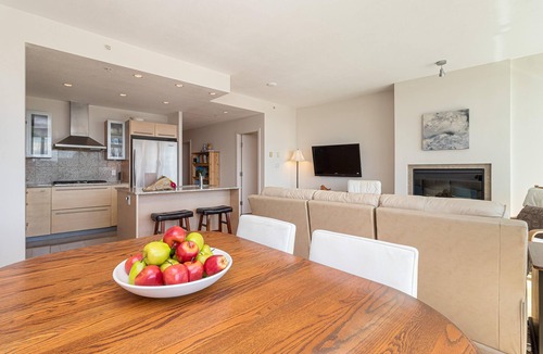 Victoria Condo | Luxury Waterfront Gem with Panoramic Bay Views
