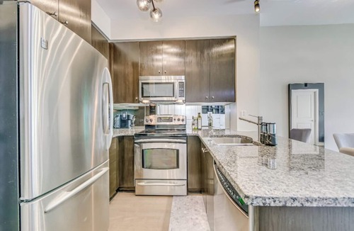 Yorkville Condo | Luxury Yorkville Suite Steps to Designer Shops