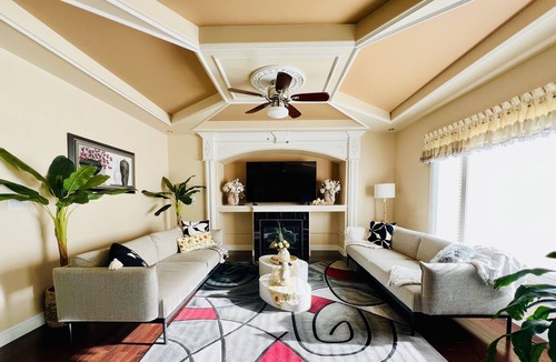 Southeast Edmonton House | LuxuryGroupStay*Baby&KidFriendly*KingBed*Fireplace