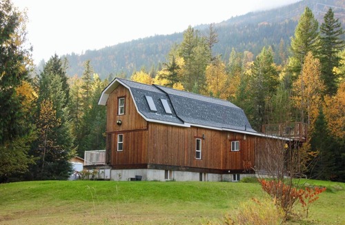 Ashton Creek House | Mabel Lake Retreat