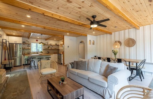 Amherst Ski Chalet | Magical Moments Hot tub & Swimmable Lake