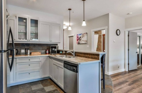 Canmore Apartment | Magpie`s Nest, Nest in the Rockies