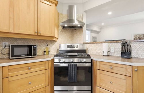 Pickering Apartment | Main Floor 2BR Retreat, 2 Parking, 1 Bath & Wi-Fi