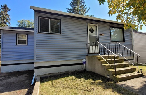 Stettler House | Main Floor Suite