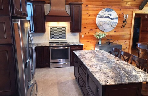 Macon Cabin | Main Lake View, Flat Lot, Hot Tub, Kayaks, Fire Pit & More!