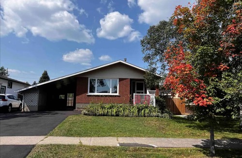 Thunder Bay House | main level in prestigious area
