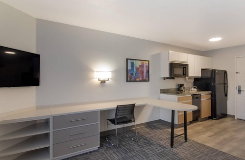 Southwest Raleigh Hotel | MainStay Suites Raleigh - Cary