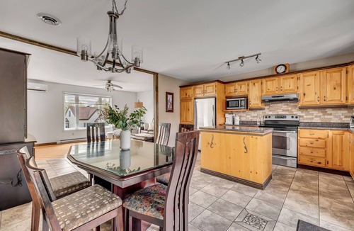 Notre-Dame-des-Laurentides House | Maison familiale Charlesbourg, Spa