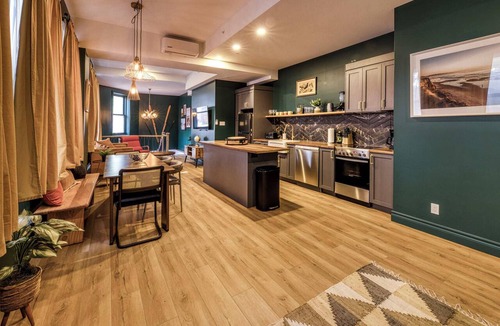 Vieux-Quebec-Cap-Blanc-colline Parlementaire Hotel | Majestic Designer Apartment | Luxury in the Heart of Old Quebec