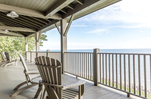 Amherstburg Cabin | Majestic Lake Erie Cabin Ideal for a Group Getaway in Ontario
