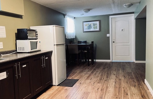 North Central Edmonton House | Male accommodation only Close to NAIT/Kingsway Mall/Downtown
