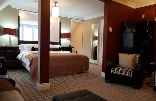 Montebello House | Manoir Chamberland (Adults Only, No Pets)