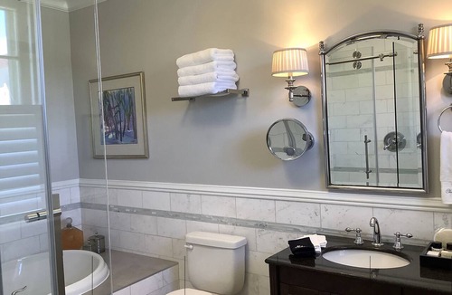 Montebello House | Manoir Chamberland (Adults Only, No Pets)