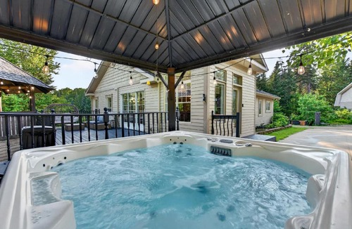 Val-des-Lacs Ski Chalet | Manoir du Lac - Luxury Lakefront and spa