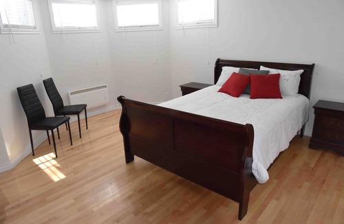 La Minerve Ski Chalet | Manor cottage on a Quebec lake, 2 hours from Montreal