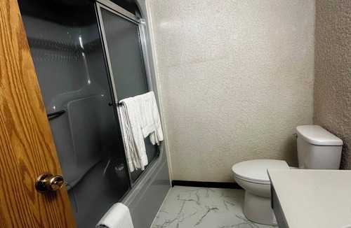 Maple Creek Hotel | Maple Creek Motor Inn