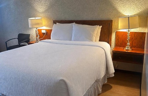 Maple Creek Hotel | Maple Creek Motor Inn