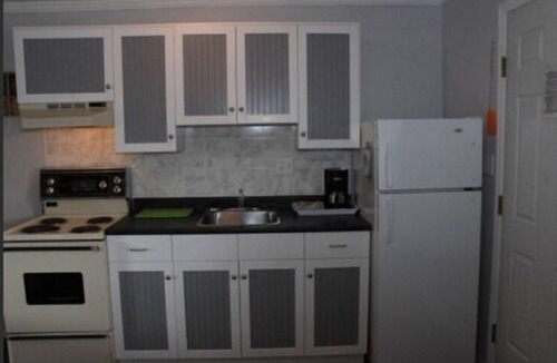 Oliver Hotel | Maple Leaf Motel & RV Resort